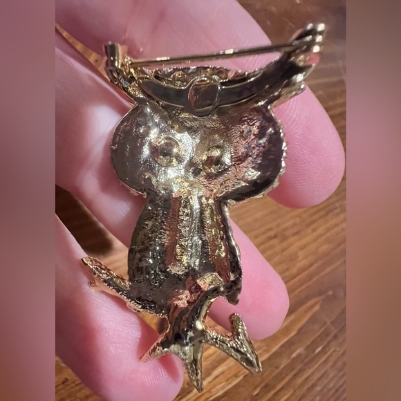 Vintage Gerry’s Owl Gold Tone Brooch Pin with Red Rhinestone Eyes - Picture 7 of 9